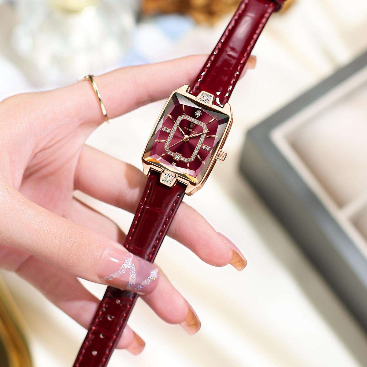 Poedagar Luxury Leather band Women Watch